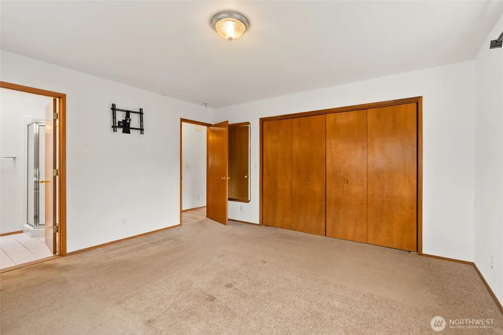 526 Sunset Avenue NE Ocean Shores, WA 98569