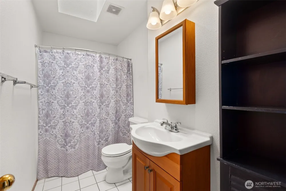 526 Sunset Avenue NE Ocean Shores, WA 98569
