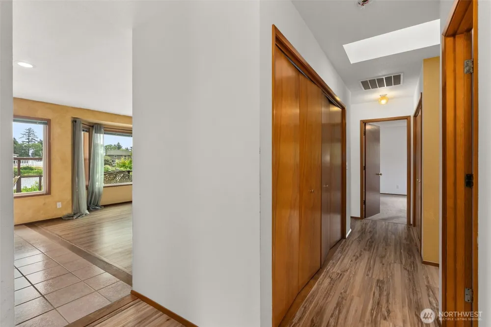 526 Sunset Avenue NE Ocean Shores, WA 98569