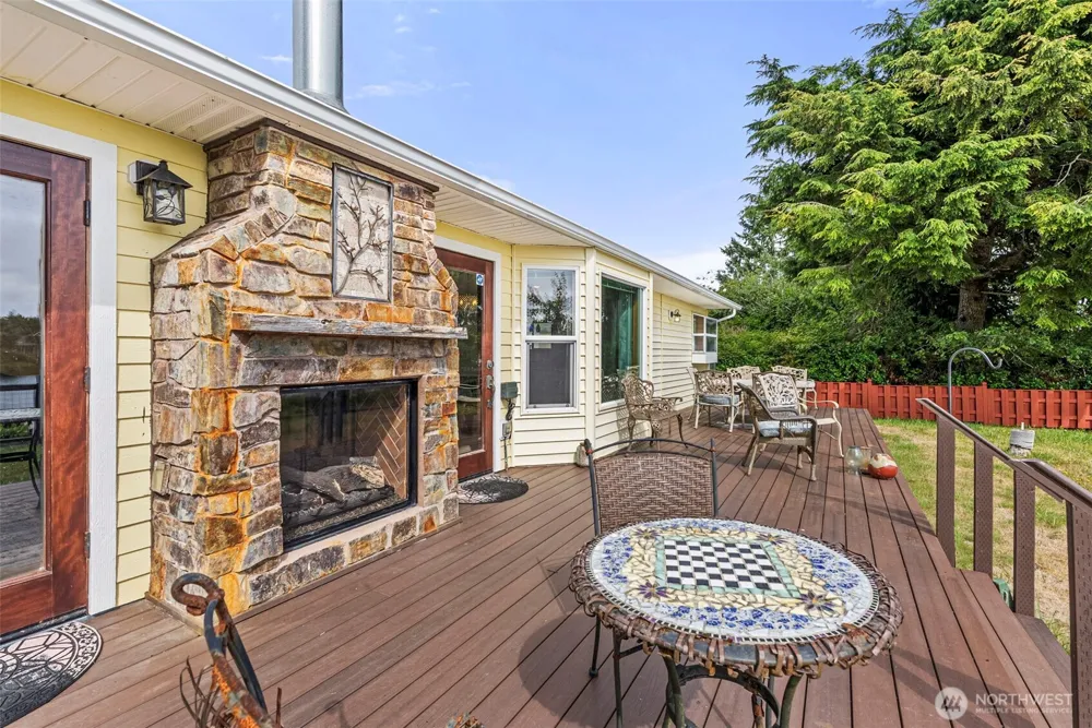 526 Sunset Avenue NE Ocean Shores, WA 98569