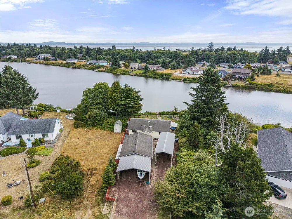 526 Sunset Avenue NE Ocean Shores, WA 98569