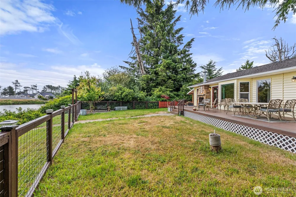 526 Sunset Avenue NE Ocean Shores, WA 98569
