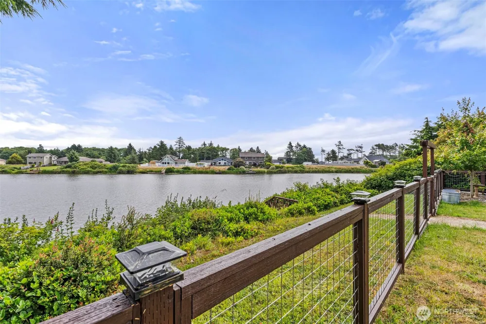 526 Sunset Avenue NE Ocean Shores, WA 98569