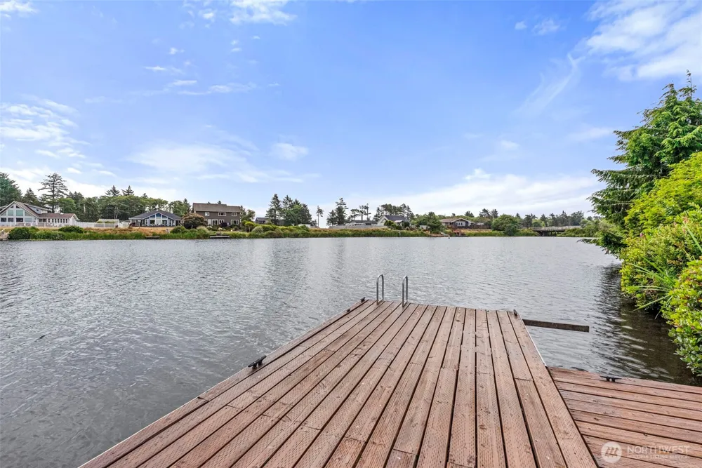 526 Sunset Avenue NE Ocean Shores, WA 98569