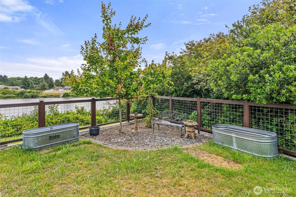 526 Sunset Avenue NE Ocean Shores, WA 98569