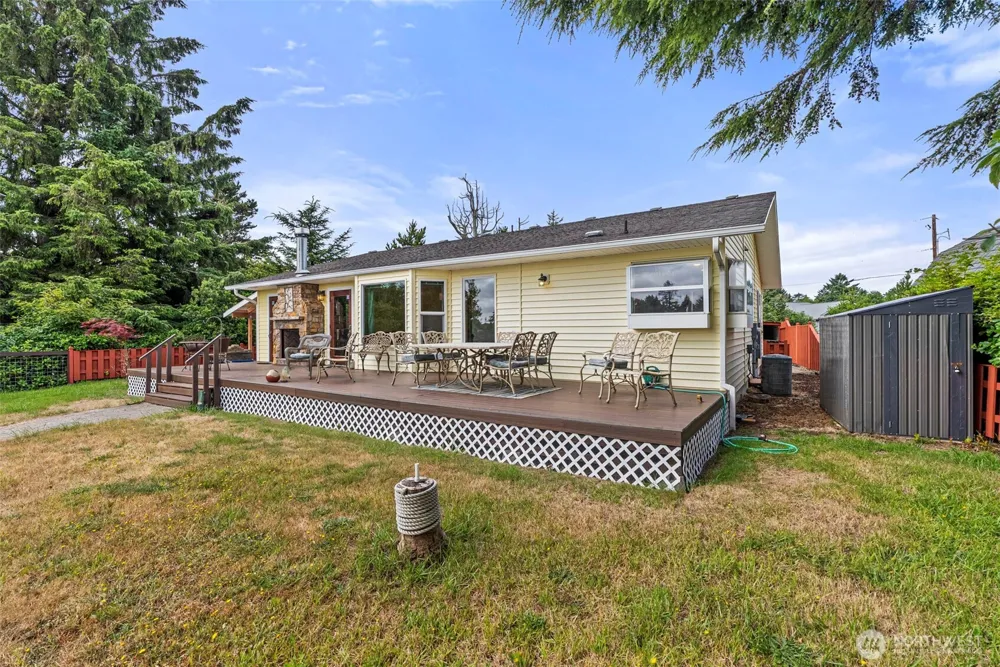 526 Sunset Avenue NE Ocean Shores, WA 98569