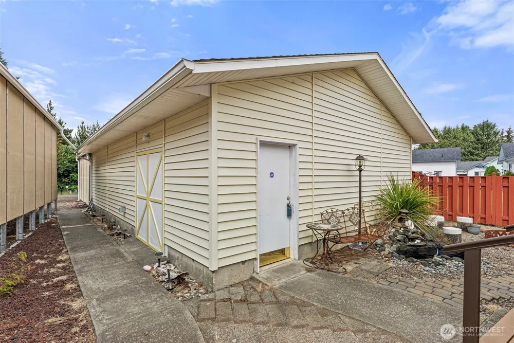 526 Sunset Avenue NE Ocean Shores, WA 98569
