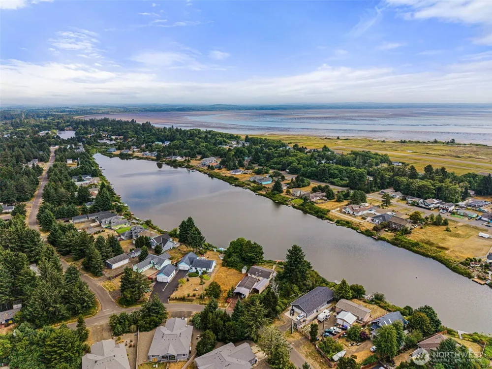 526 Sunset Avenue NE Ocean Shores, WA 98569