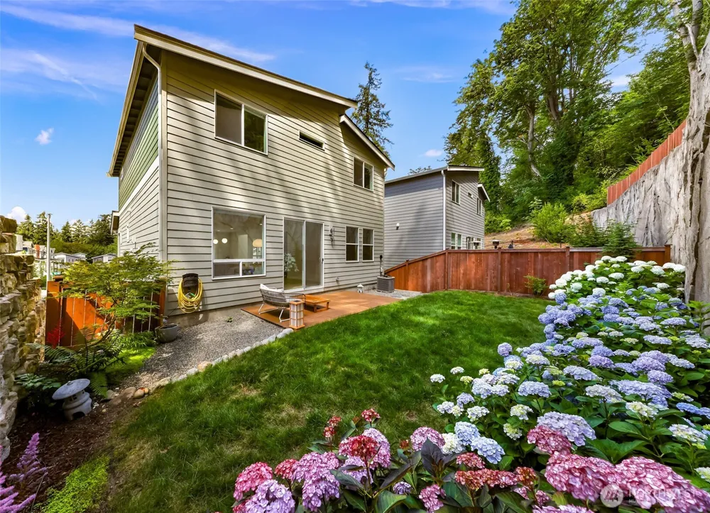 22425 69th Place W Mountlake Terrace, WA 98155