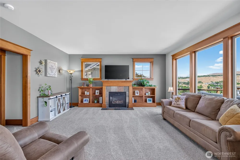 2610 Tuscany Lane Malaga, WA 98828