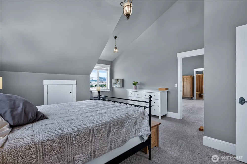 2610 Tuscany Lane Malaga, WA 98828