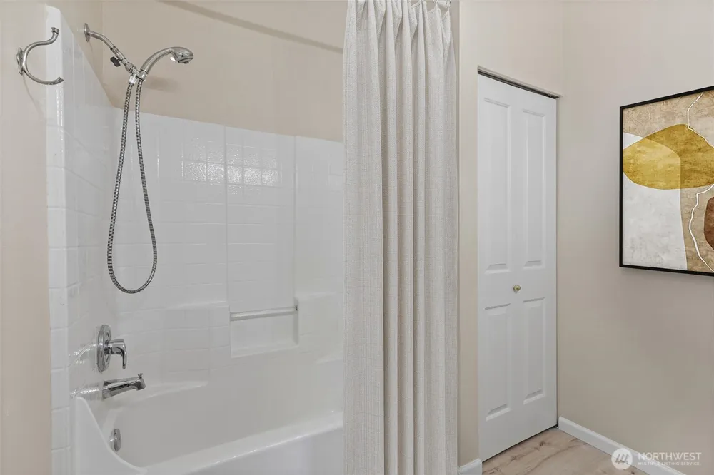 5383 164th Avenue SE Bellevue, WA 98006