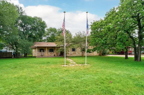 1009 Bluebird Drive