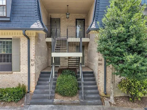 100 NW LA-Rue Place