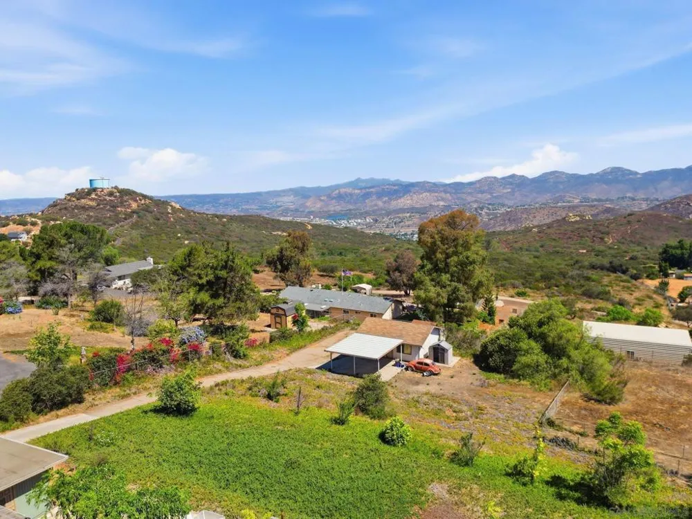 133 La Cresta Heights Rd El Cajon, CA 92021
