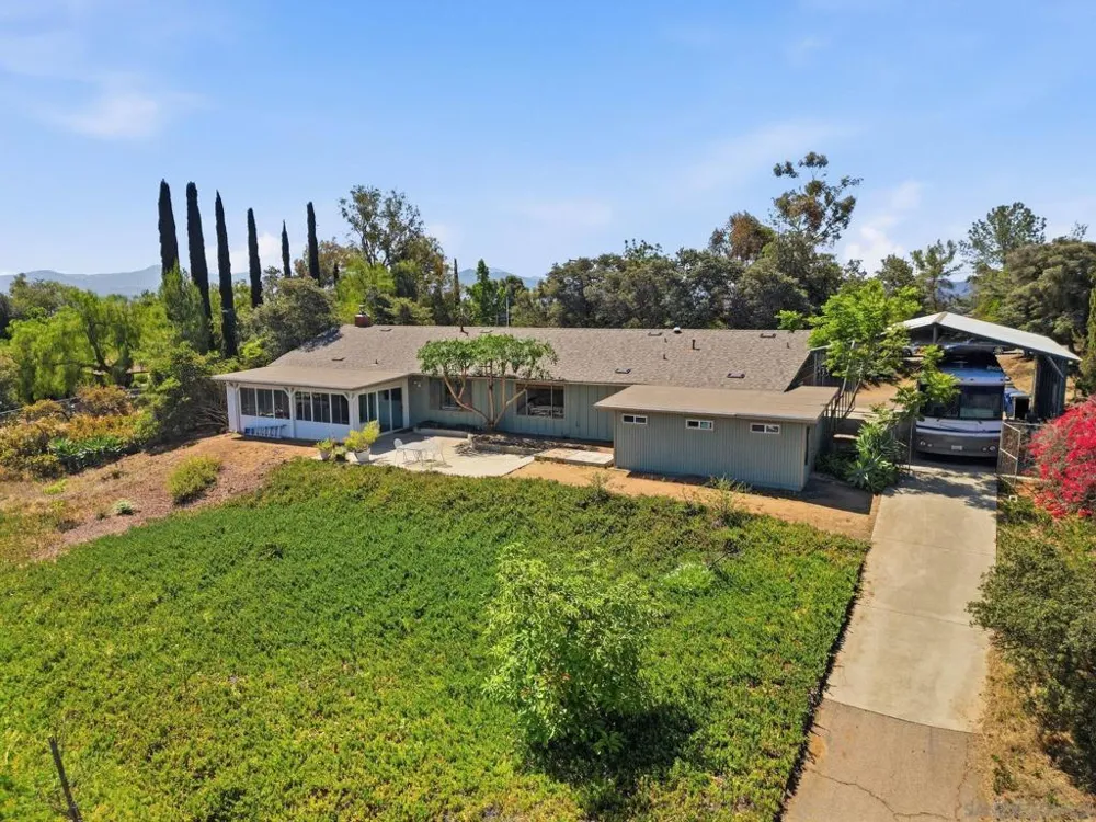 133 La Cresta Heights Rd El Cajon, CA 92021