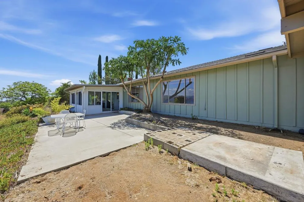 133 La Cresta Heights Rd El Cajon, CA 92021