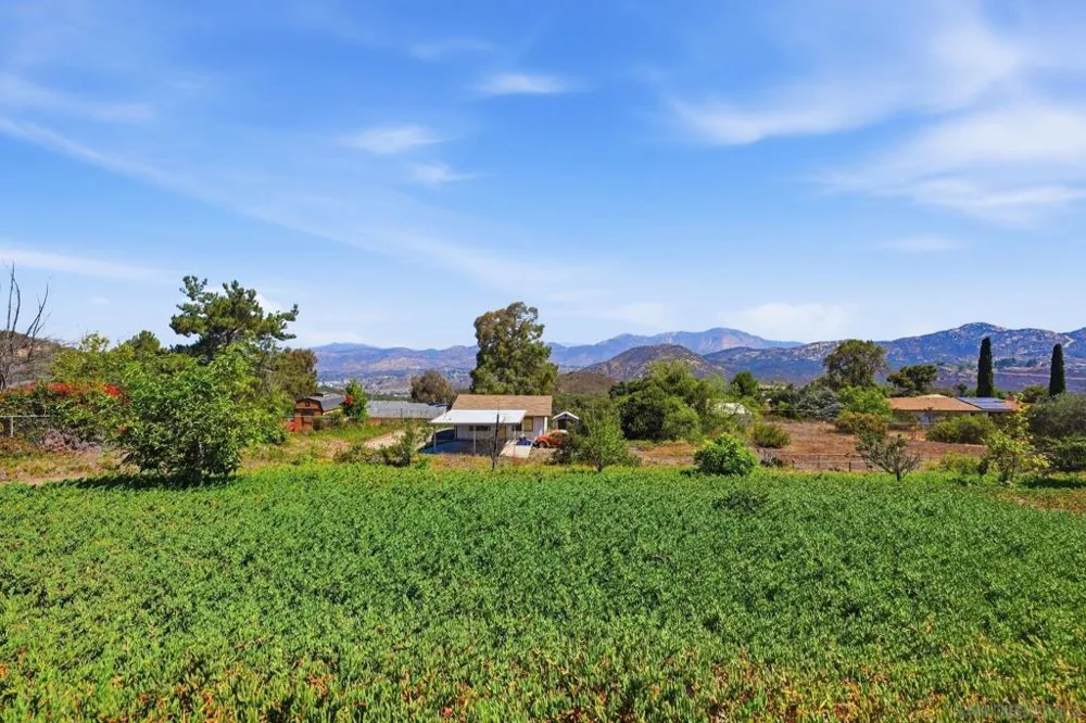133 La Cresta Heights Rd El Cajon, CA 92021
