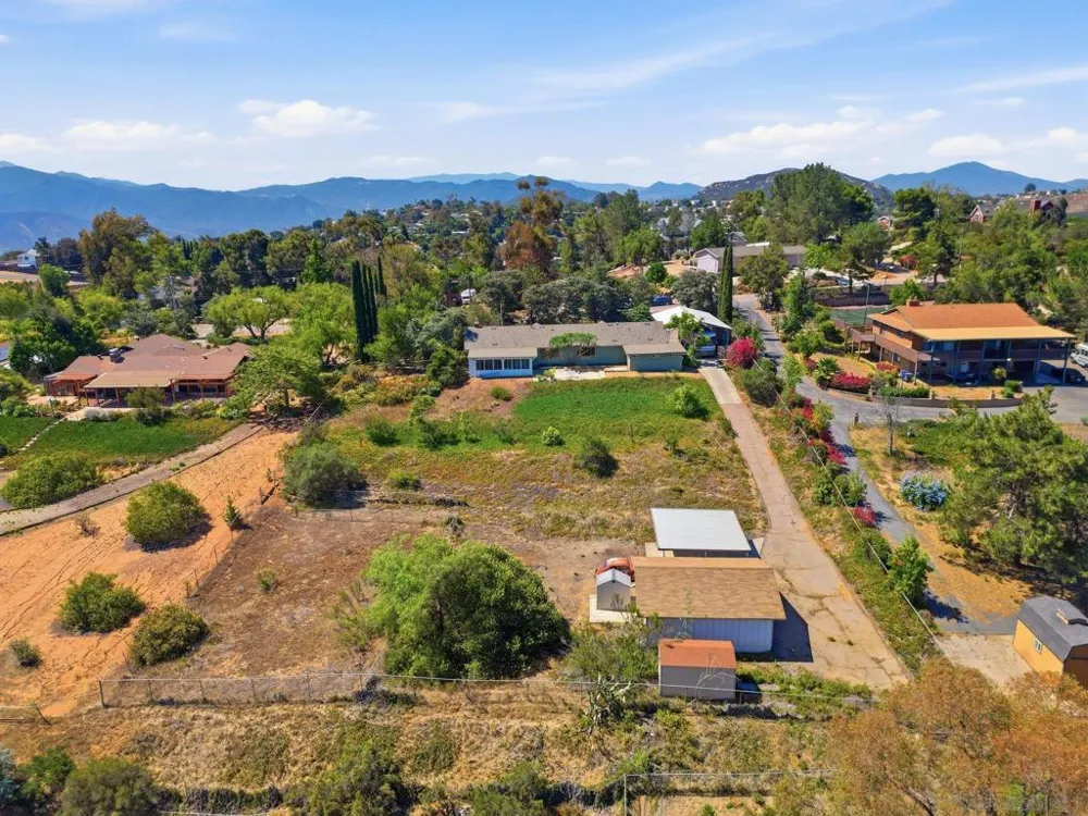 133 La Cresta Heights Rd El Cajon, CA 92021