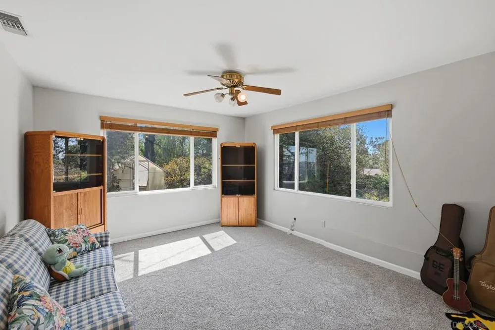 133 La Cresta Heights Rd El Cajon, CA 92021