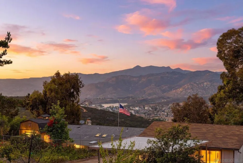 133 La Cresta Heights Rd El Cajon, CA 92021