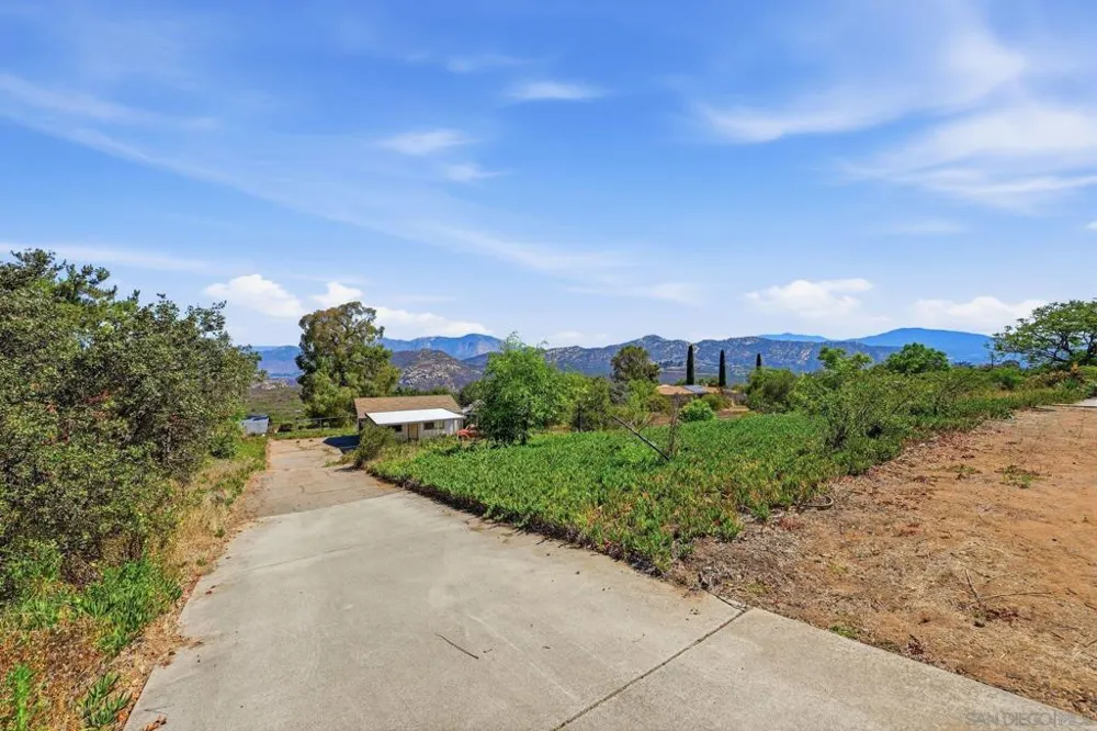 133 La Cresta Heights Rd El Cajon, CA 92021