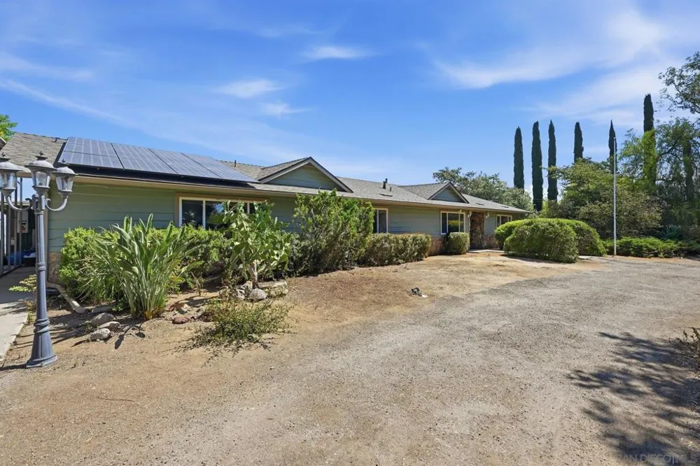133 La Cresta Heights Rd El Cajon, CA 92021