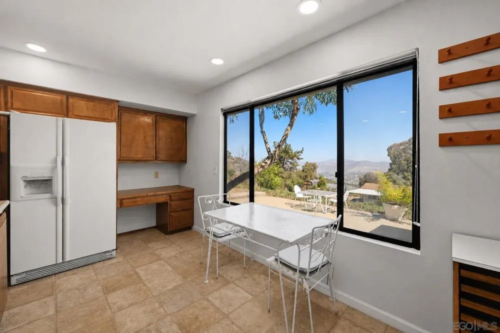 133 La Cresta Heights Rd El Cajon, CA 92021