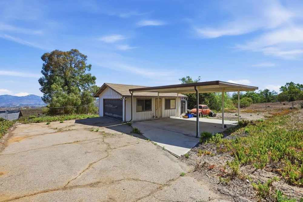 133 La Cresta Heights Rd El Cajon, CA 92021