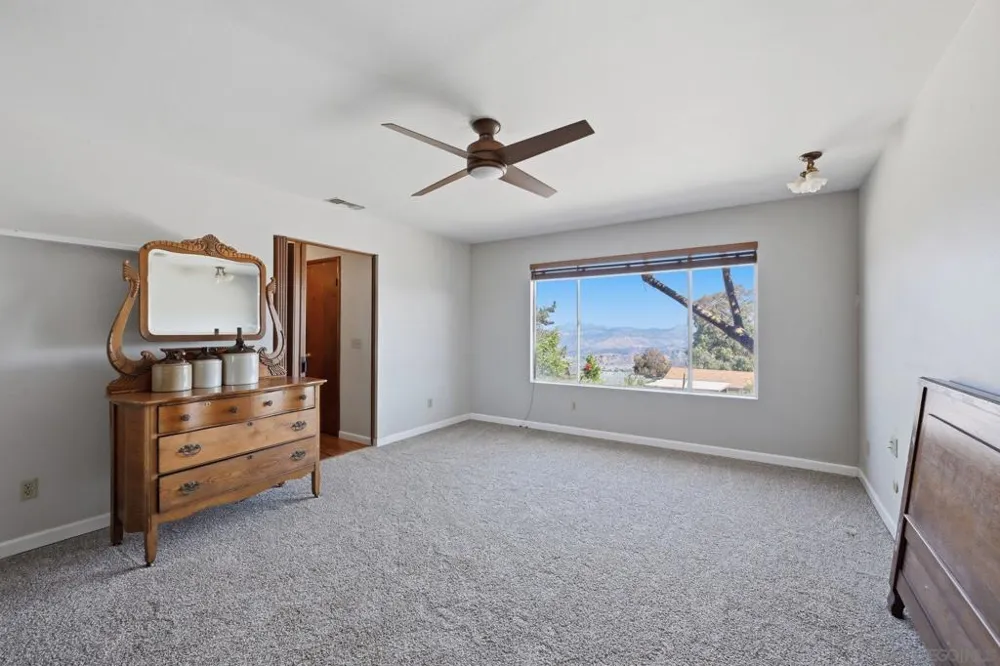 133 La Cresta Heights Rd El Cajon, CA 92021