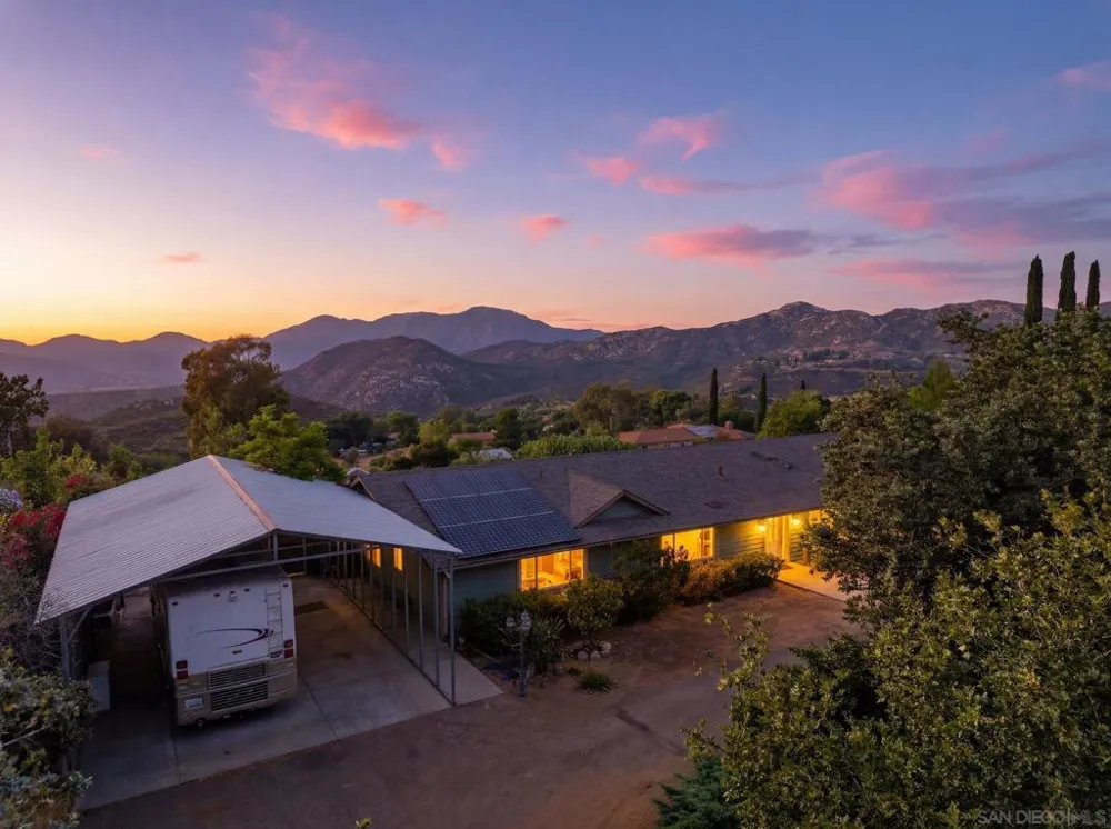 133 La Cresta Heights Rd El Cajon, CA 92021