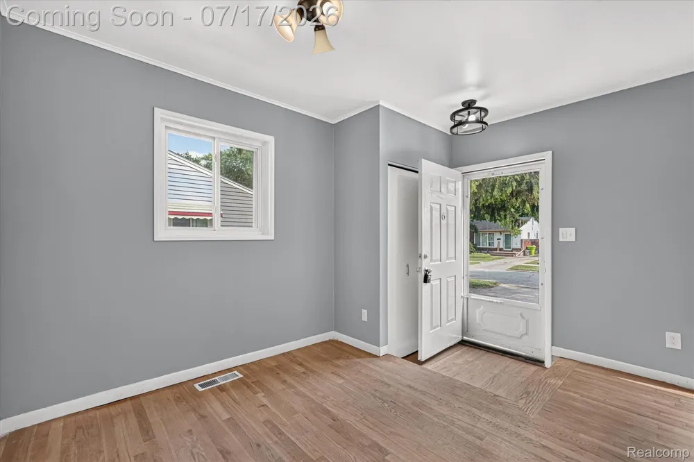903 Bernie Lane Madison Heights City, MI 48071