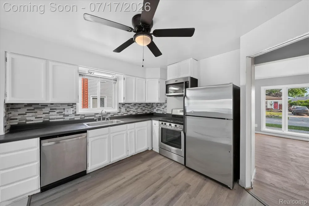 903 Bernie Lane Madison Heights City, MI 48071