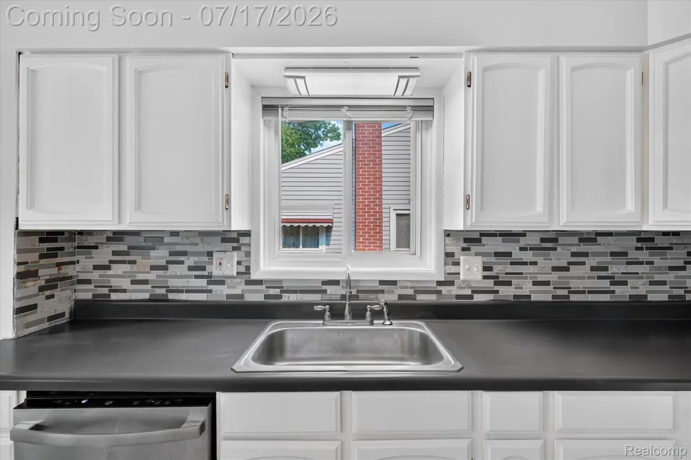 903 Bernie Lane Madison Heights City, MI 48071