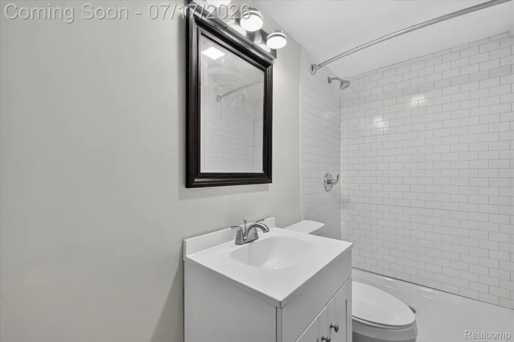 903 Bernie Lane Madison Heights City, MI 48071