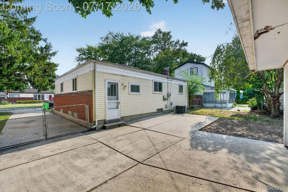 903 Bernie Lane Madison Heights City, MI 48071