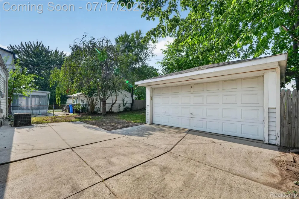 903 Bernie Lane Madison Heights City, MI 48071