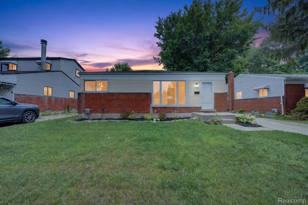 903 Bernie Lane Madison Heights City, MI 48071