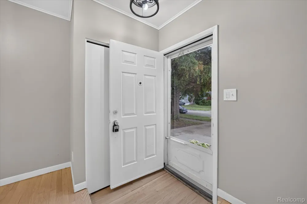 903 Bernie Lane Madison Heights City, MI 48071