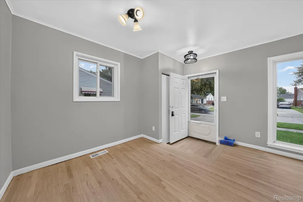 903 Bernie Lane Madison Heights City, MI 48071