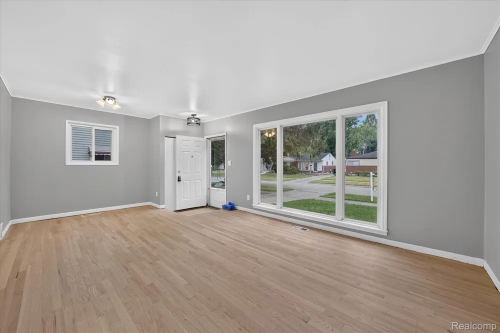 903 Bernie Lane Madison Heights City, MI 48071