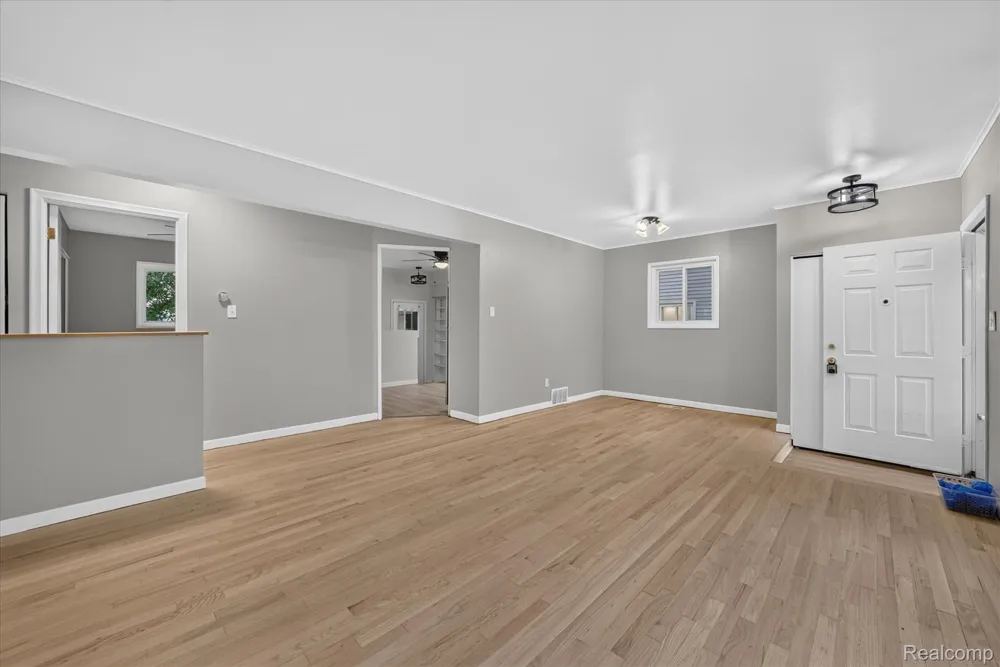 903 Bernie Lane Madison Heights City, MI 48071
