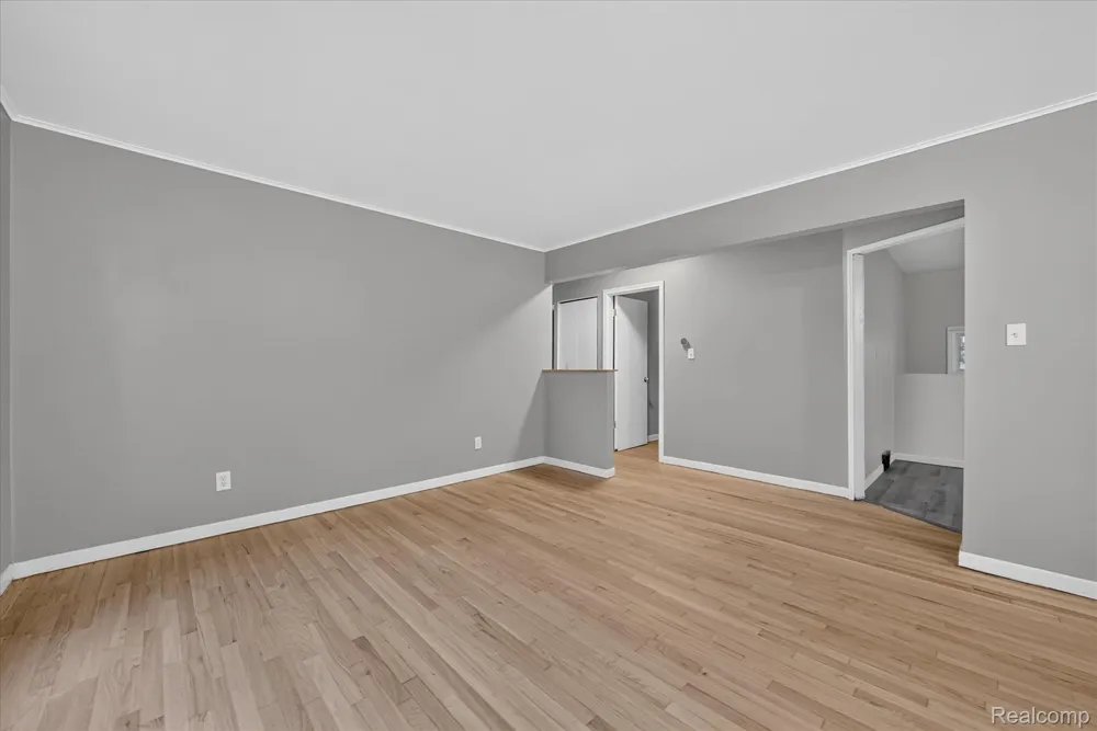 903 Bernie Lane Madison Heights City, MI 48071