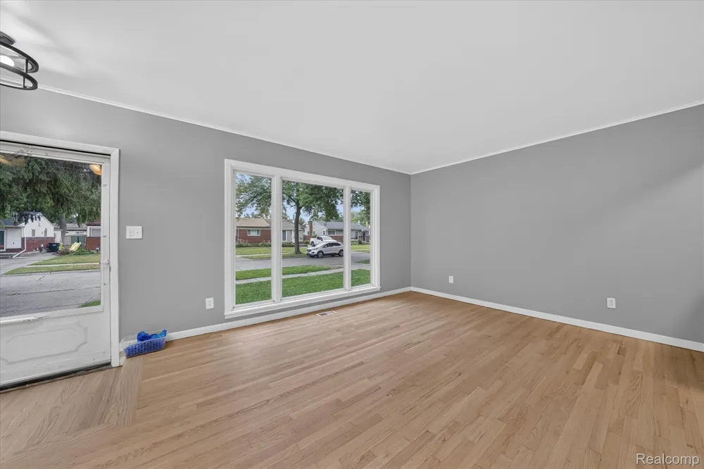 903 Bernie Lane Madison Heights City, MI 48071