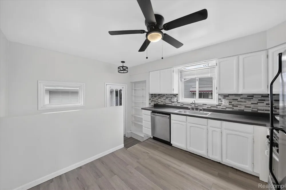 903 Bernie Lane Madison Heights City, MI 48071