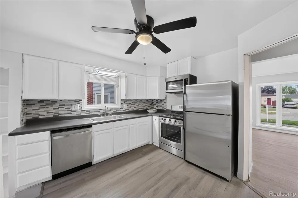 903 Bernie Lane Madison Heights City, MI 48071