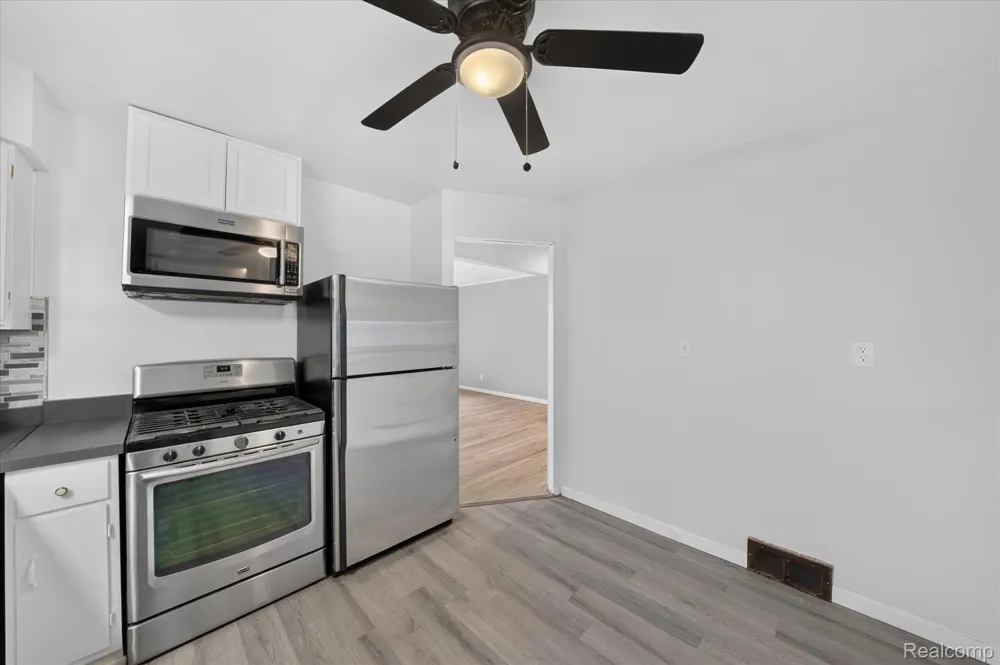 903 Bernie Lane Madison Heights City, MI 48071