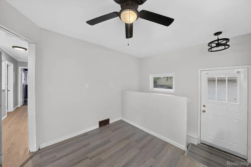 903 Bernie Lane Madison Heights City, MI 48071