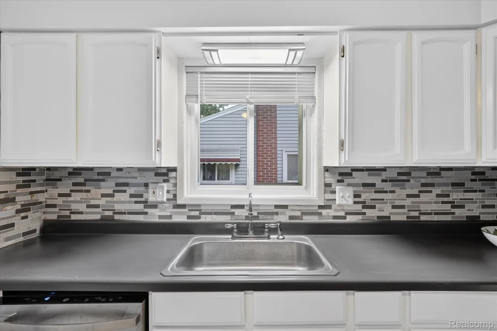 903 Bernie Lane Madison Heights City, MI 48071