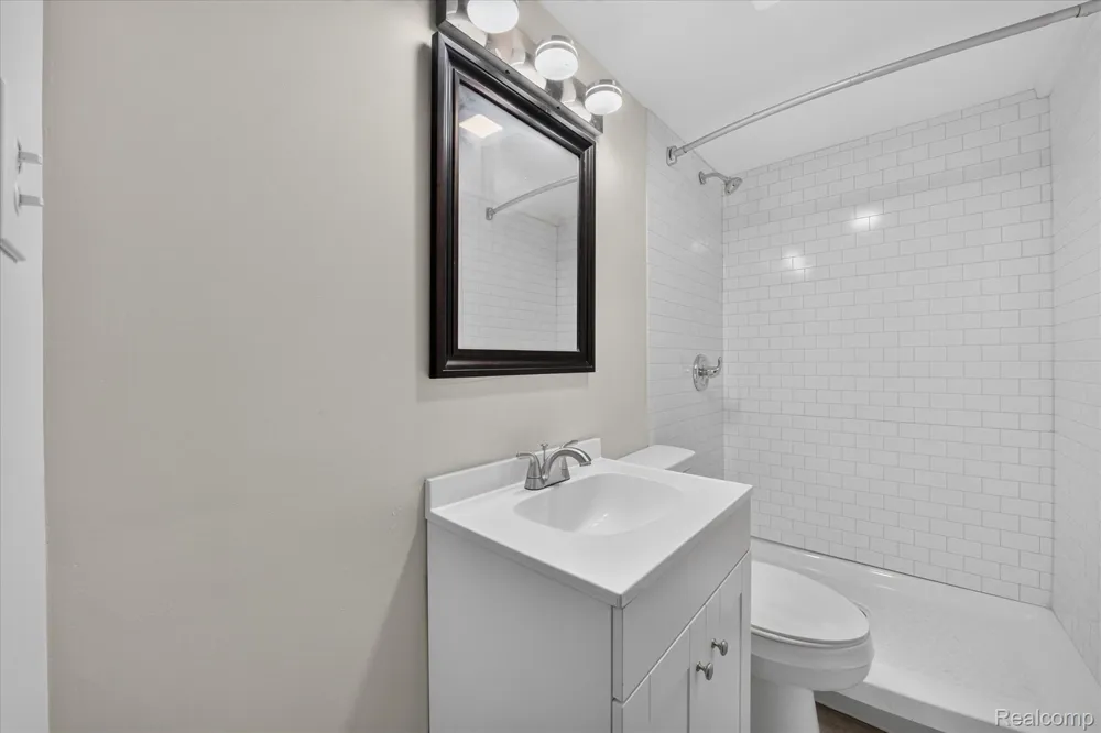 903 Bernie Lane Madison Heights City, MI 48071